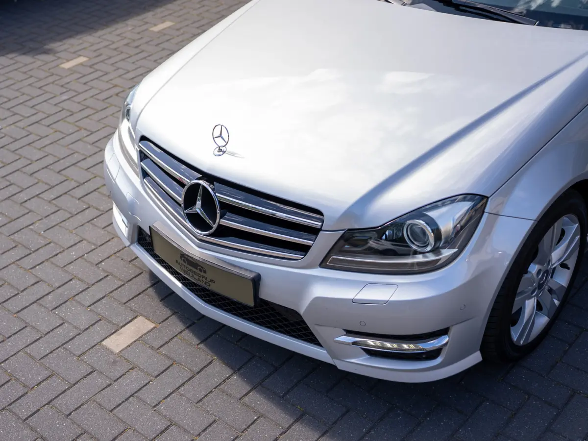 180 Ambition Avantgarde AMG-line NIEUWSTAAT I AMG-line I Trekhaak I 1800kg I Leer I Navi I 17"' I NAP I Xenon I NL-auto I