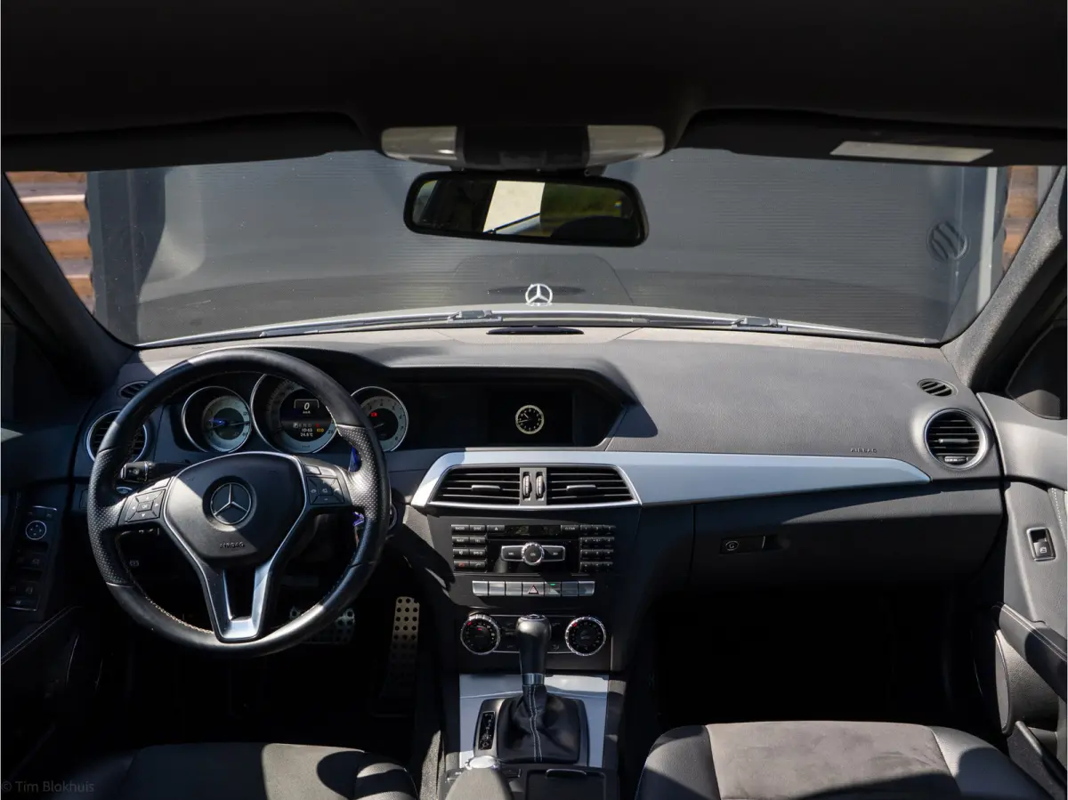 180 Ambition Avantgarde AMG-line NIEUWSTAAT I AMG-line I Trekhaak I 1800kg I Leer I Navi I 17"' I NAP I Xenon I NL-auto I