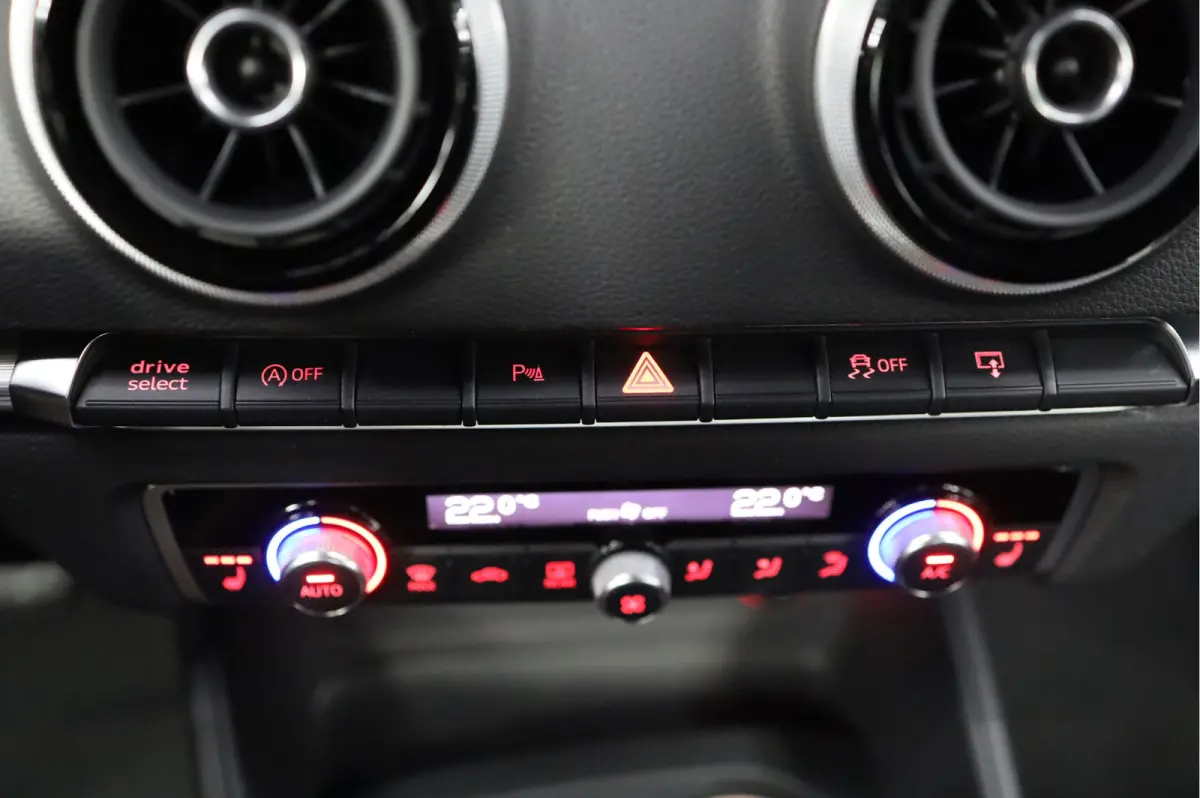 1.4 TFSI Ambiente Pro Line plus | SPORTSTOELEN | PDC | NAVI | CLIMATE CONTROL | STOELVERWARMING |