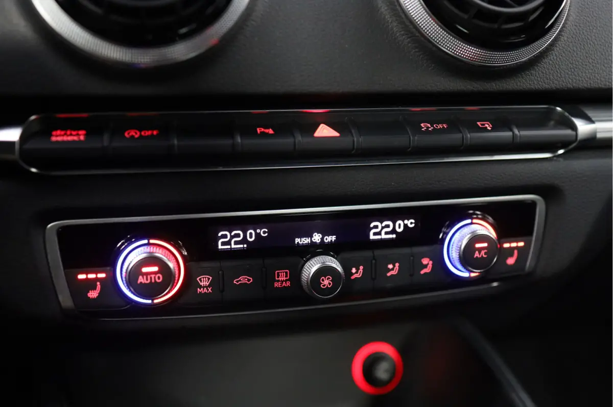 1.4 TFSI Ambiente Pro Line plus | SPORTSTOELEN | PDC | NAVI | CLIMATE CONTROL | STOELVERWARMING |