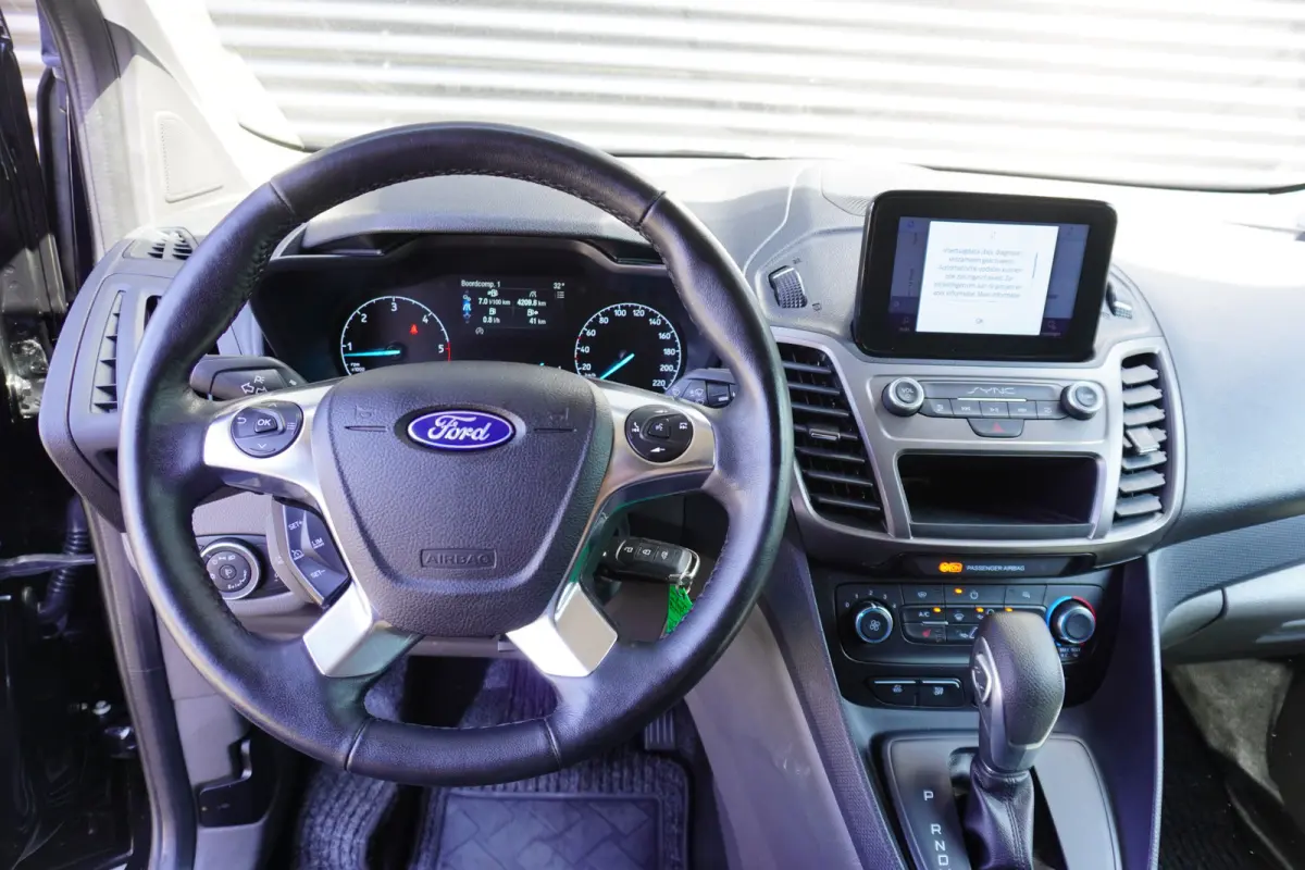 L2 120pk Automaat Apple Carplay 16" Velgen Trekhaak Navigatie Camera Parkeersensoren Cruise control