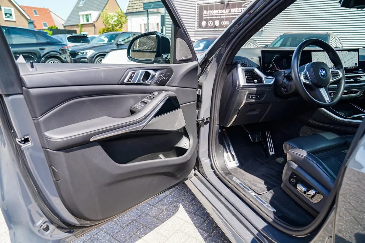 XDrive50e High Executive | X5M Kuipstoelen | Driving assistant Prof | HuD | Dravit Grau | Luchtvering | Stoelverkoeling |