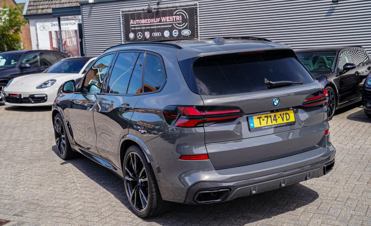 XDrive50e High Executive | X5M Kuipstoelen | Driving assistant Prof | HuD | Dravit Grau | Luchtvering | Stoelverkoeling |
