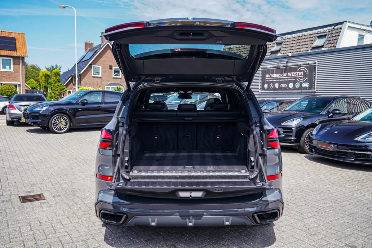 XDrive50e High Executive | X5M Kuipstoelen | Driving assistant Prof | HuD | Dravit Grau | Luchtvering | Stoelverkoeling |