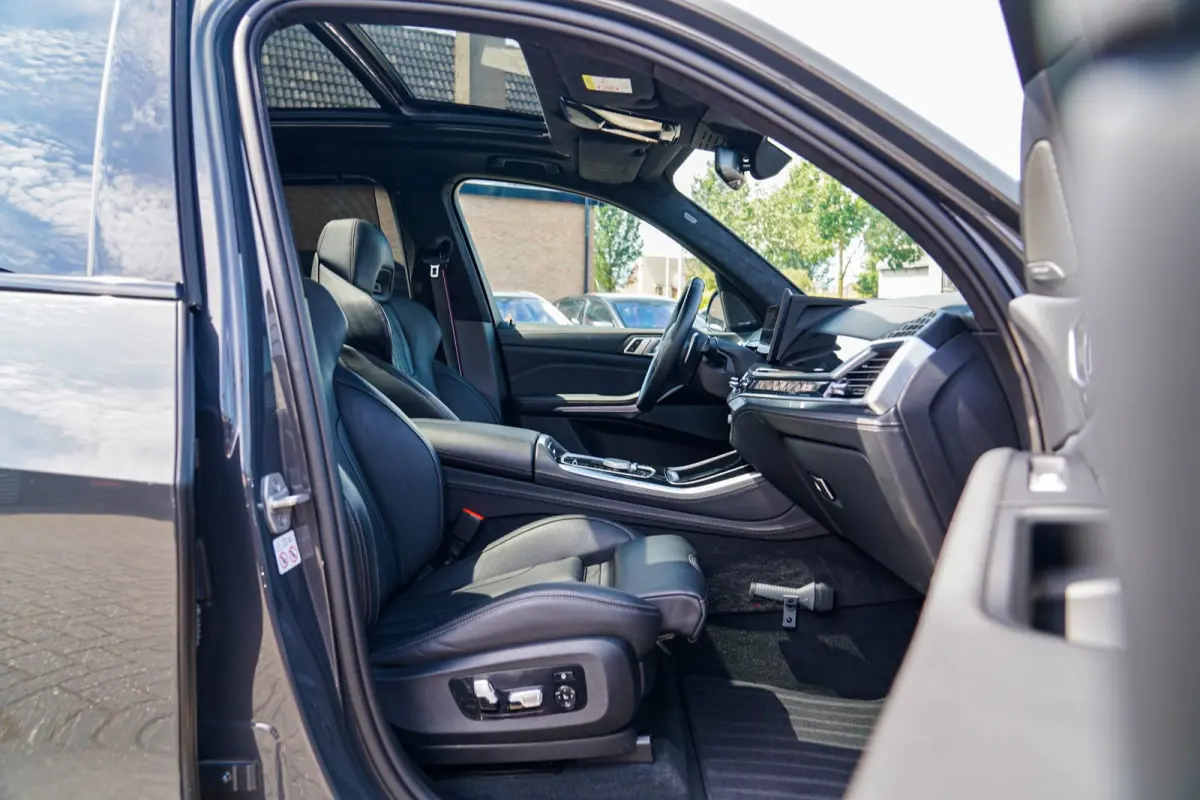 XDrive50e High Executive | X5M Kuipstoelen | Driving assistant Prof | HuD | Dravit Grau | Luchtvering | Stoelverkoeling |