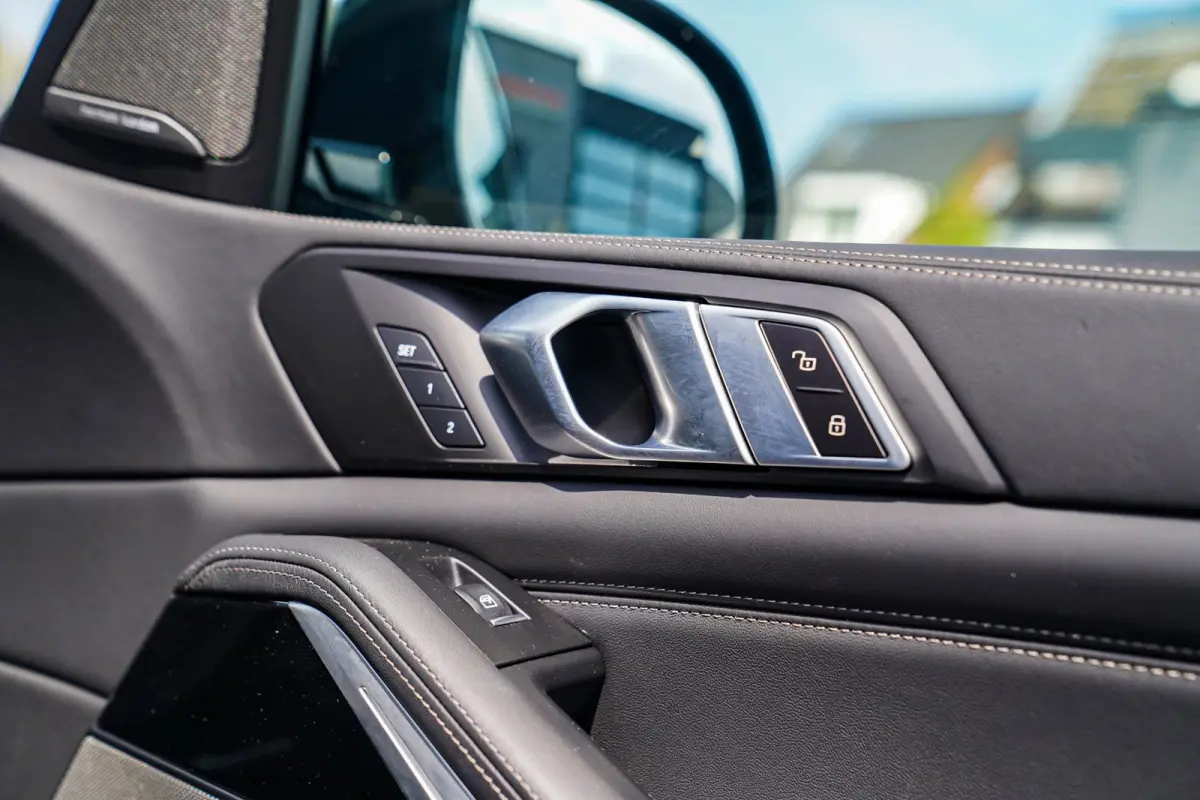 XDrive50e High Executive | X5M Kuipstoelen | Driving assistant Prof | HuD | Dravit Grau | Luchtvering | Stoelverkoeling |