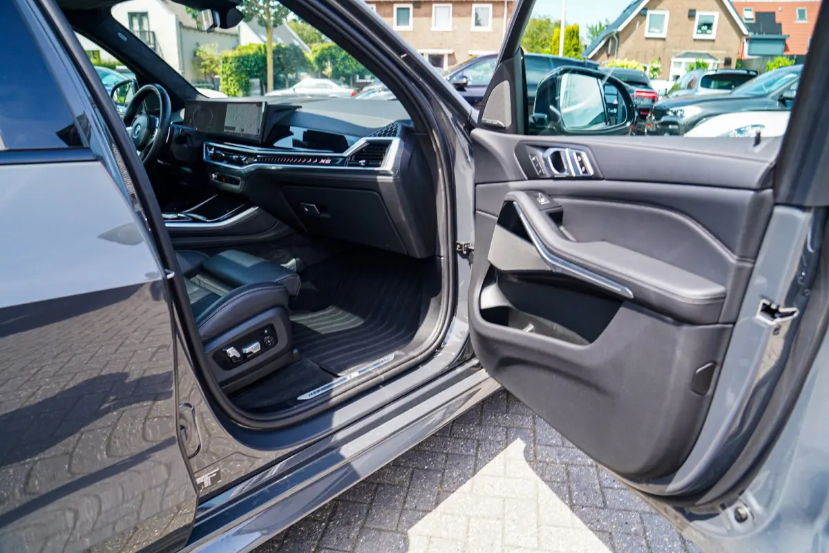 XDrive50e High Executive | X5M Kuipstoelen | Driving assistant Prof | HuD | Dravit Grau | Luchtvering | Stoelverkoeling |