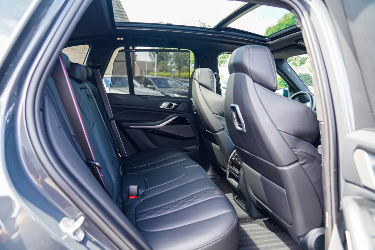XDrive50e High Executive | X5M Kuipstoelen | Driving assistant Prof | HuD | Dravit Grau | Luchtvering | Stoelverkoeling |