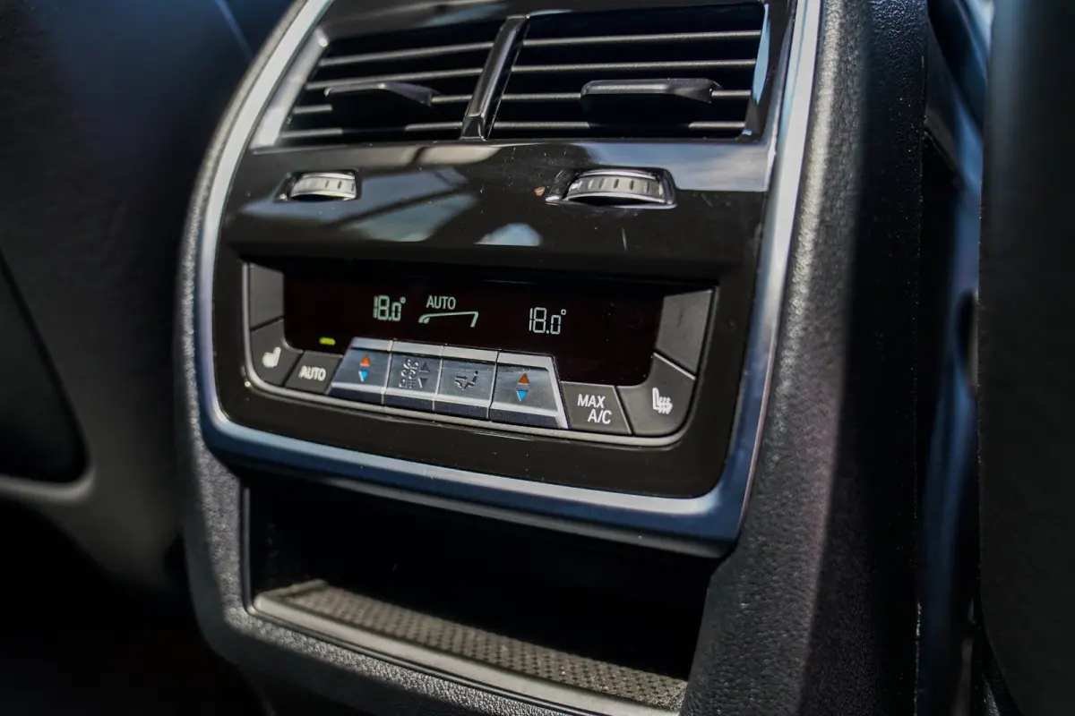 XDrive50e High Executive | X5M Kuipstoelen | Driving assistant Prof | HuD | Dravit Grau | Luchtvering | Stoelverkoeling |
