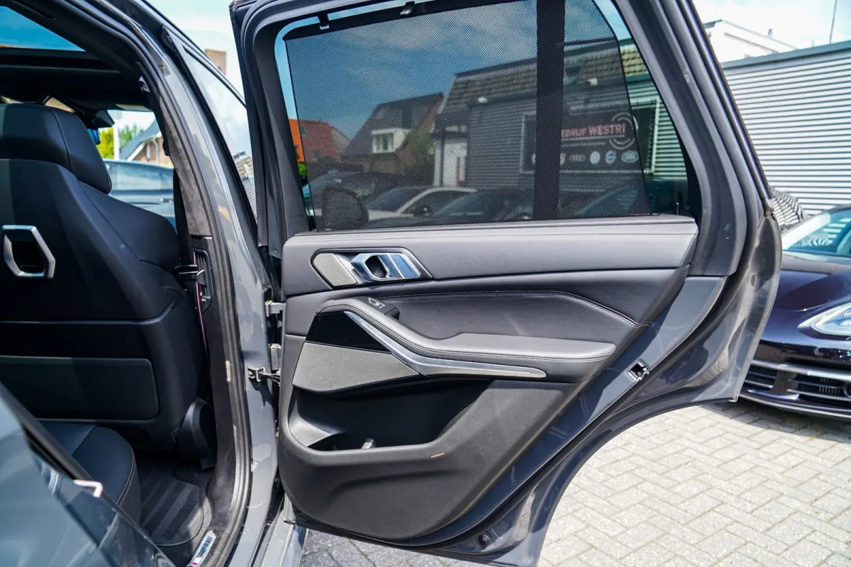 XDrive50e High Executive | X5M Kuipstoelen | Driving assistant Prof | HuD | Dravit Grau | Luchtvering | Stoelverkoeling |