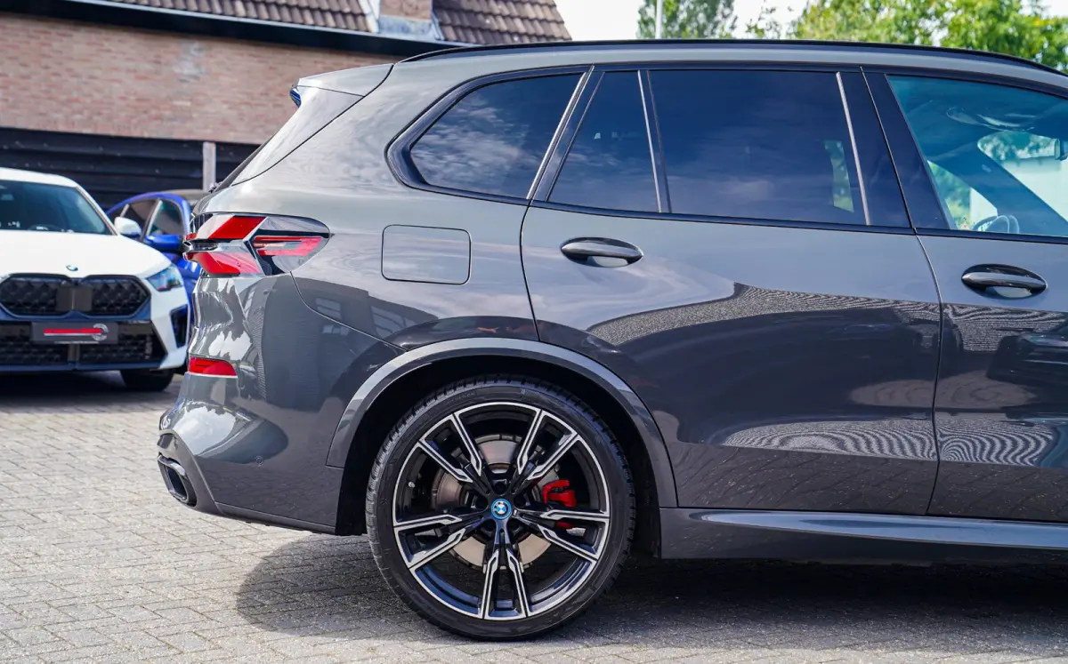 XDrive50e High Executive | X5M Kuipstoelen | Driving assistant Prof | HuD | Dravit Grau | Luchtvering | Stoelverkoeling |