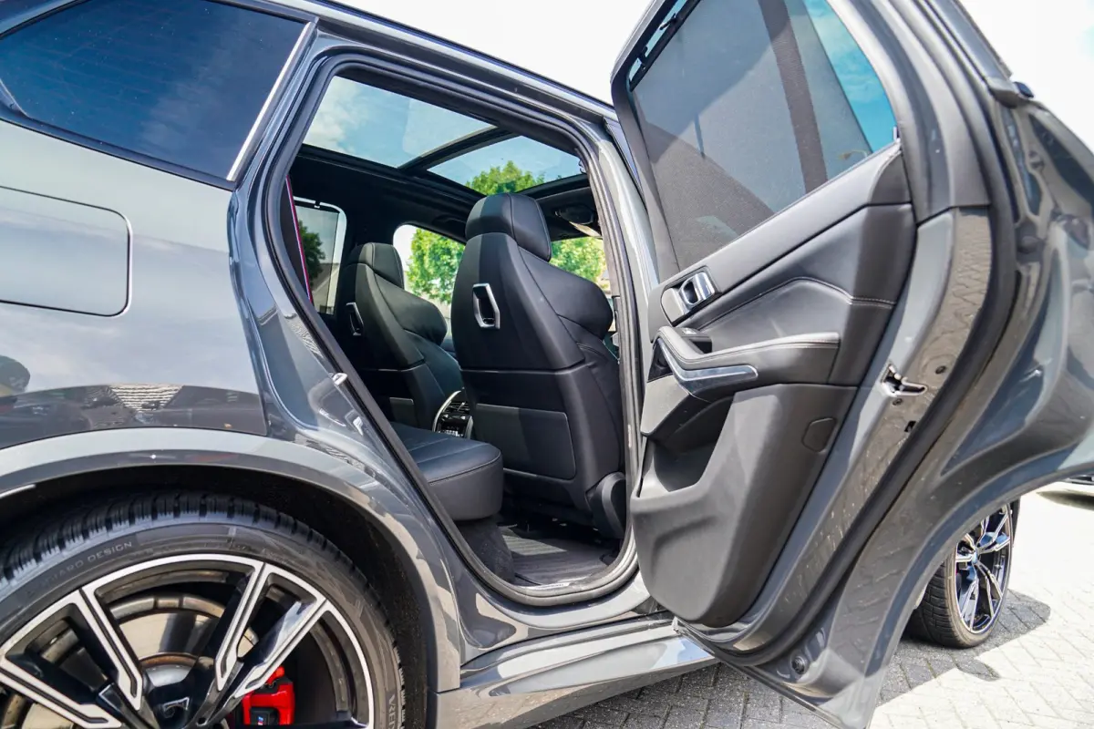 XDrive50e High Executive | X5M Kuipstoelen | Driving assistant Prof | HuD | Dravit Grau | Luchtvering | Stoelverkoeling |