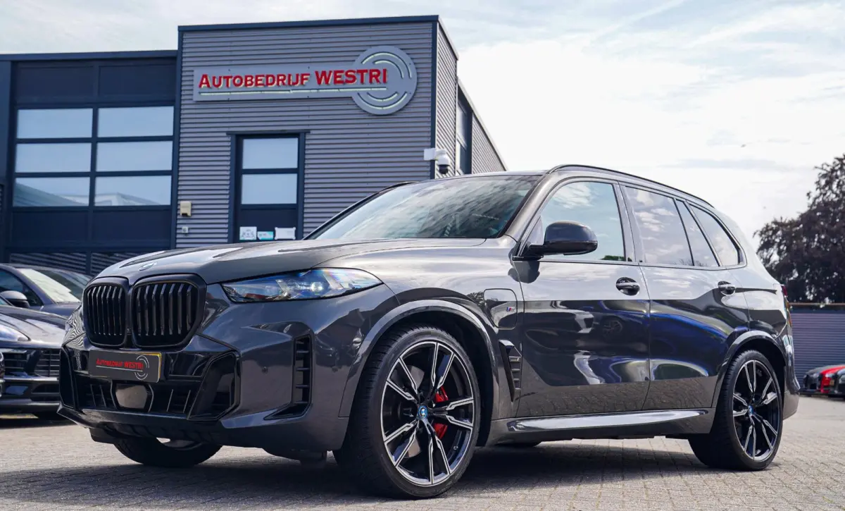 XDrive50e High Executive | X5M Kuipstoelen | Driving assistant Prof | HuD | Dravit Grau | Luchtvering | Stoelverkoeling |