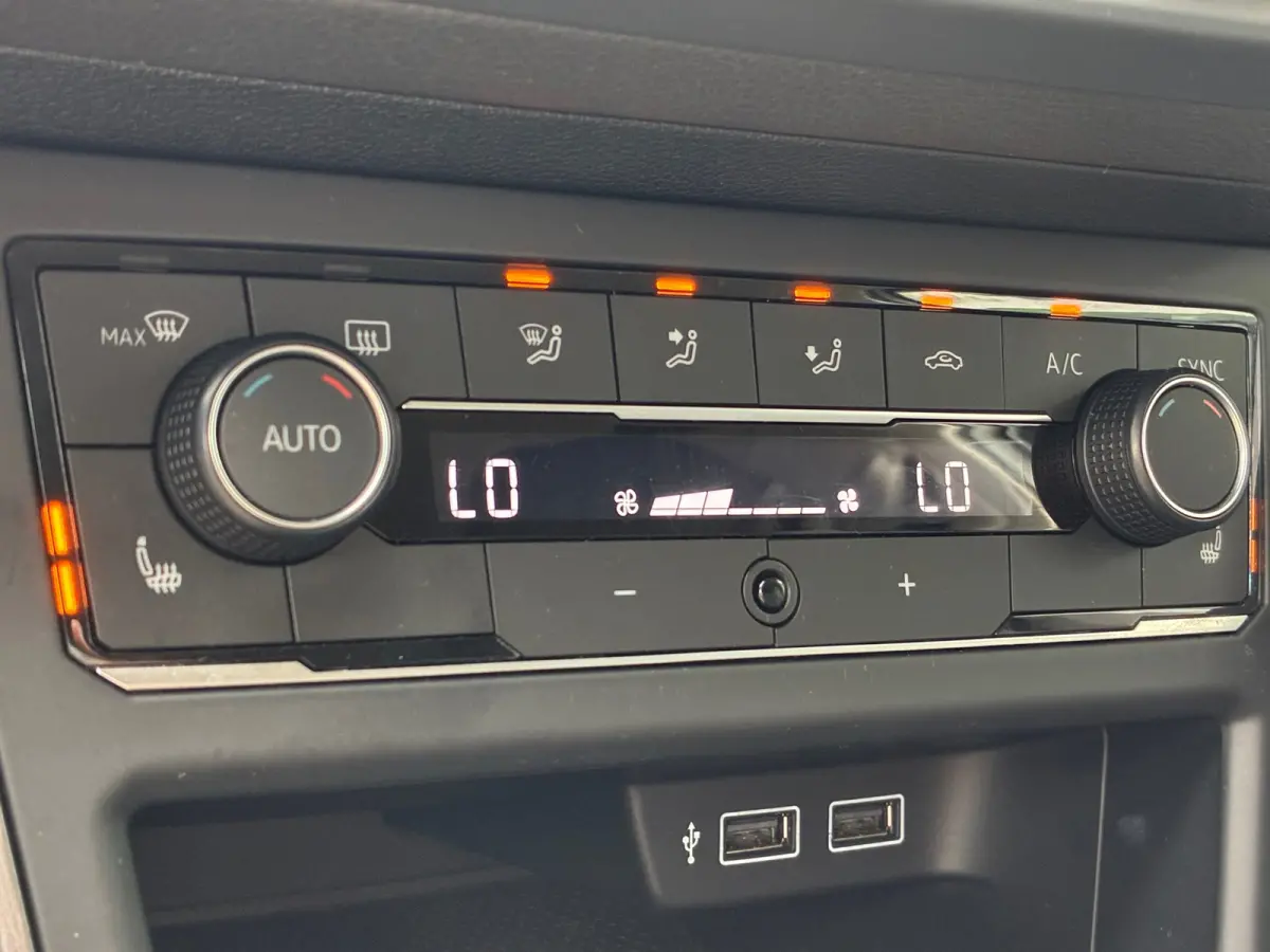 1.0 TSI |R-Line|Navigatie|Camera|CruiseControl|Climatronic
