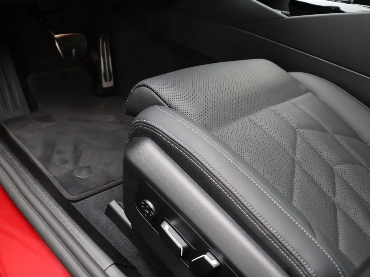 550e xDrive M Sportpakket Pro | Innovation Pack | Travel Pack | Comfort Pack | Trekhaak | Comfortstoelen | Driving Assistant Professional | Bowers & Wilkins | 21''