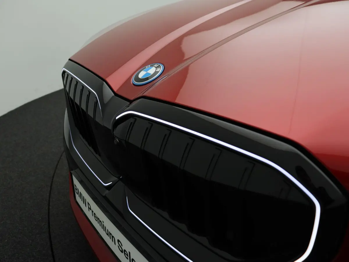 550e xDrive M Sportpakket Pro | Innovation Pack | Travel Pack | Comfort Pack | Trekhaak | Comfortstoelen | Driving Assistant Professional | Bowers & Wilkins | 21''