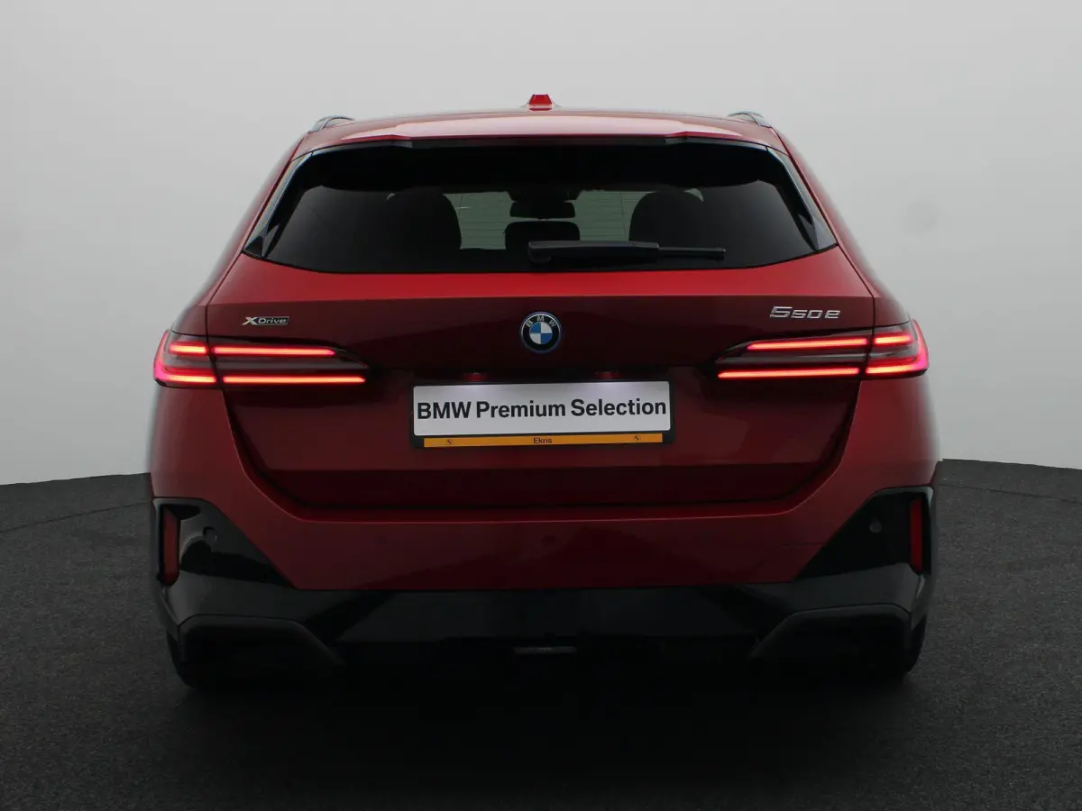 550e xDrive M Sportpakket Pro | Innovation Pack | Travel Pack | Comfort Pack | Trekhaak | Comfortstoelen | Driving Assistant Professional | Bowers & Wilkins | 21''
