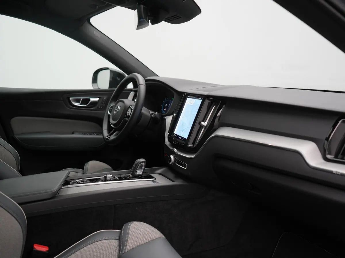 T6 AWD R-Design LONG RANGE PHEV 350pk Dealer O.H. | Panodak | Camera | Sportstoelen Memory & Verwarmd | Stuur Verwarmd | Google Assistent | Keyless | Cruise Control | Apple Carplay | DAB | P