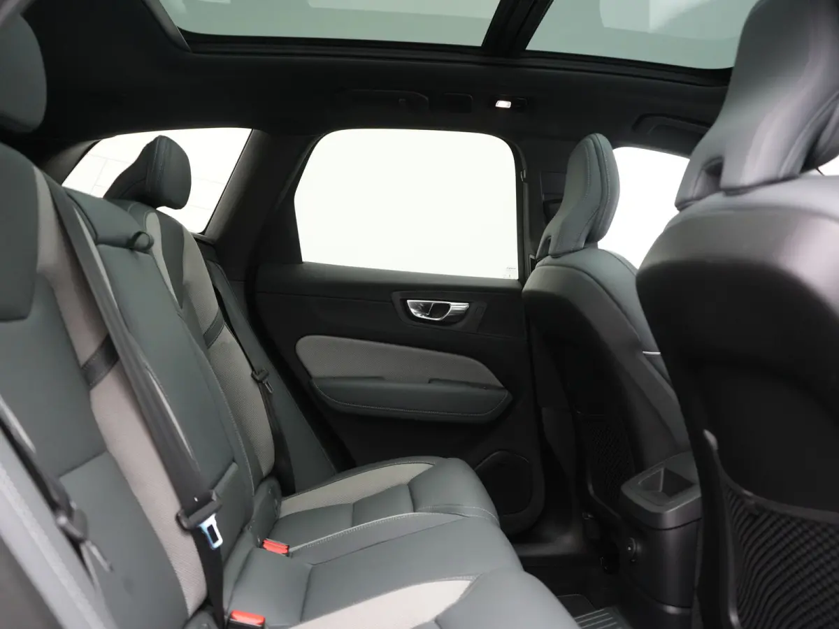 T6 AWD R-Design LONG RANGE PHEV 350pk Dealer O.H. | Panodak | Camera | Sportstoelen Memory & Verwarmd | Stuur Verwarmd | Google Assistent | Keyless | Cruise Control | Apple Carplay | DAB | P