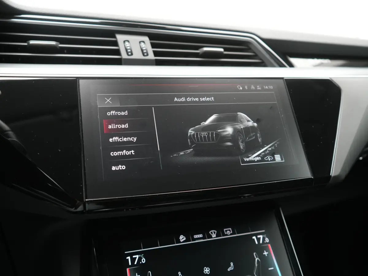 50 Quattro S Line 71 kWh 313pk Dealer O.H. | Luchtvering | Adaptive Cruise | Nachtzicht | Head Up | Camera | Alcantara Sportstoelen Verwarmd | Keyless | 20"L.M | Navigatie | DAB | Virtual Co