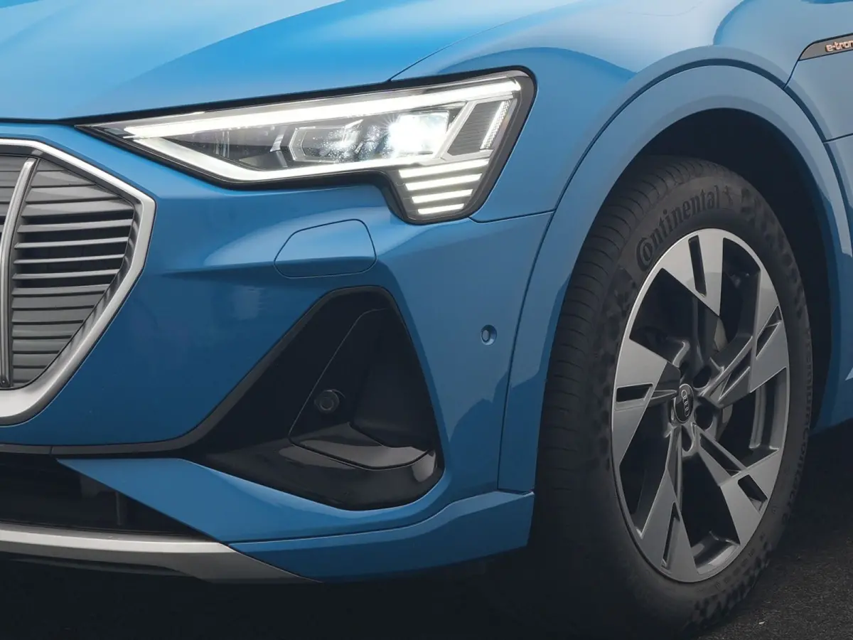 50 Quattro S Line 71 kWh 313pk Dealer O.H. | Luchtvering | Adaptive Cruise | Nachtzicht | Head Up | Camera | Alcantara Sportstoelen Verwarmd | Keyless | 20"L.M | Navigatie | DAB | Virtual Co