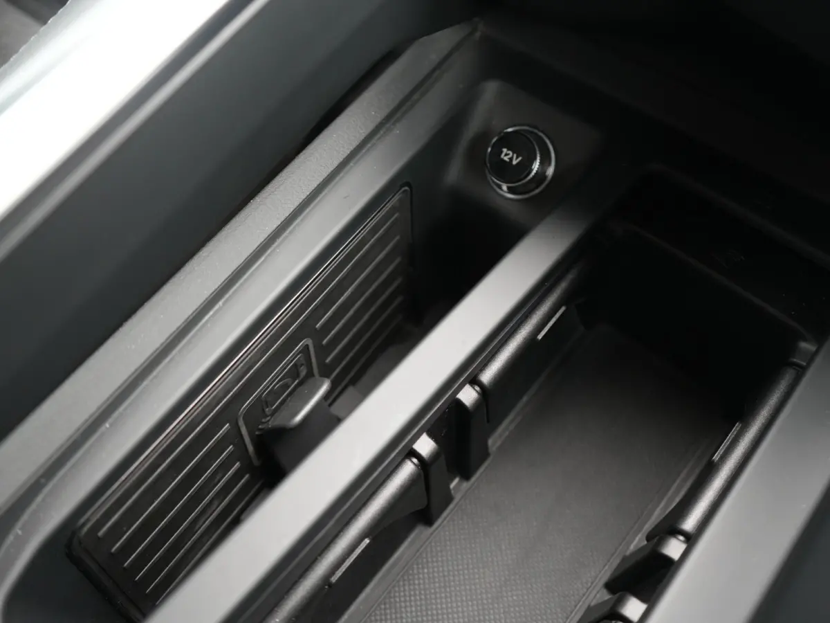 50 Quattro S Line 71 kWh 313pk Dealer O.H. | Luchtvering | Adaptive Cruise | Nachtzicht | Head Up | Camera | Alcantara Sportstoelen Verwarmd | Keyless | 20"L.M | Navigatie | DAB | Virtual Co