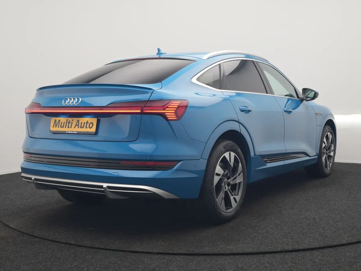 50 Quattro S Line 71 kWh 313pk Dealer O.H. | Luchtvering | Adaptive Cruise | Nachtzicht | Head Up | Camera | Alcantara Sportstoelen Verwarmd | Keyless | 20"L.M | Navigatie | DAB | Virtual Co