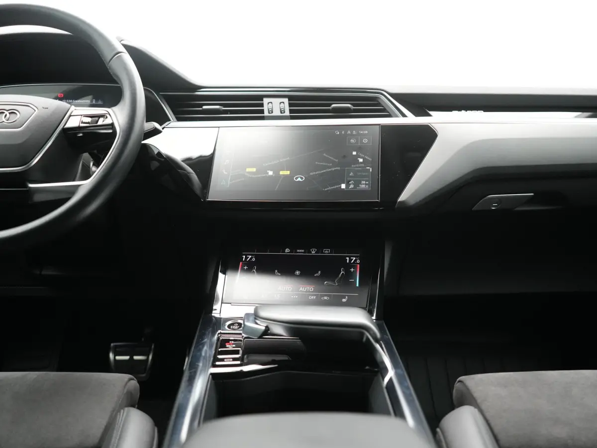 50 Quattro S Line 71 kWh 313pk Dealer O.H. | Luchtvering | Adaptive Cruise | Nachtzicht | Head Up | Camera | Alcantara Sportstoelen Verwarmd | Keyless | 20"L.M | Navigatie | DAB | Virtual Co