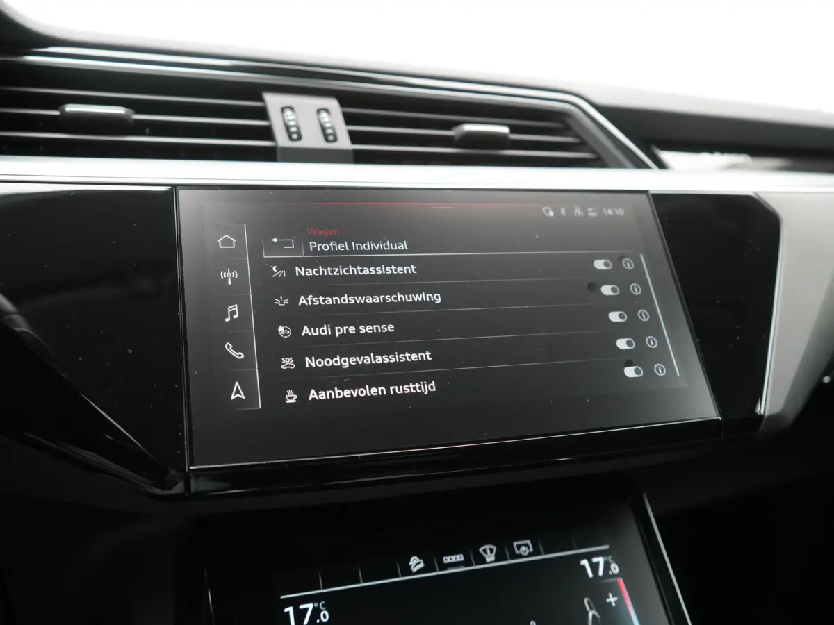 50 Quattro S Line 71 kWh 313pk Dealer O.H. | Luchtvering | Adaptive Cruise | Nachtzicht | Head Up | Camera | Alcantara Sportstoelen Verwarmd | Keyless | 20"L.M | Navigatie | DAB | Virtual Co