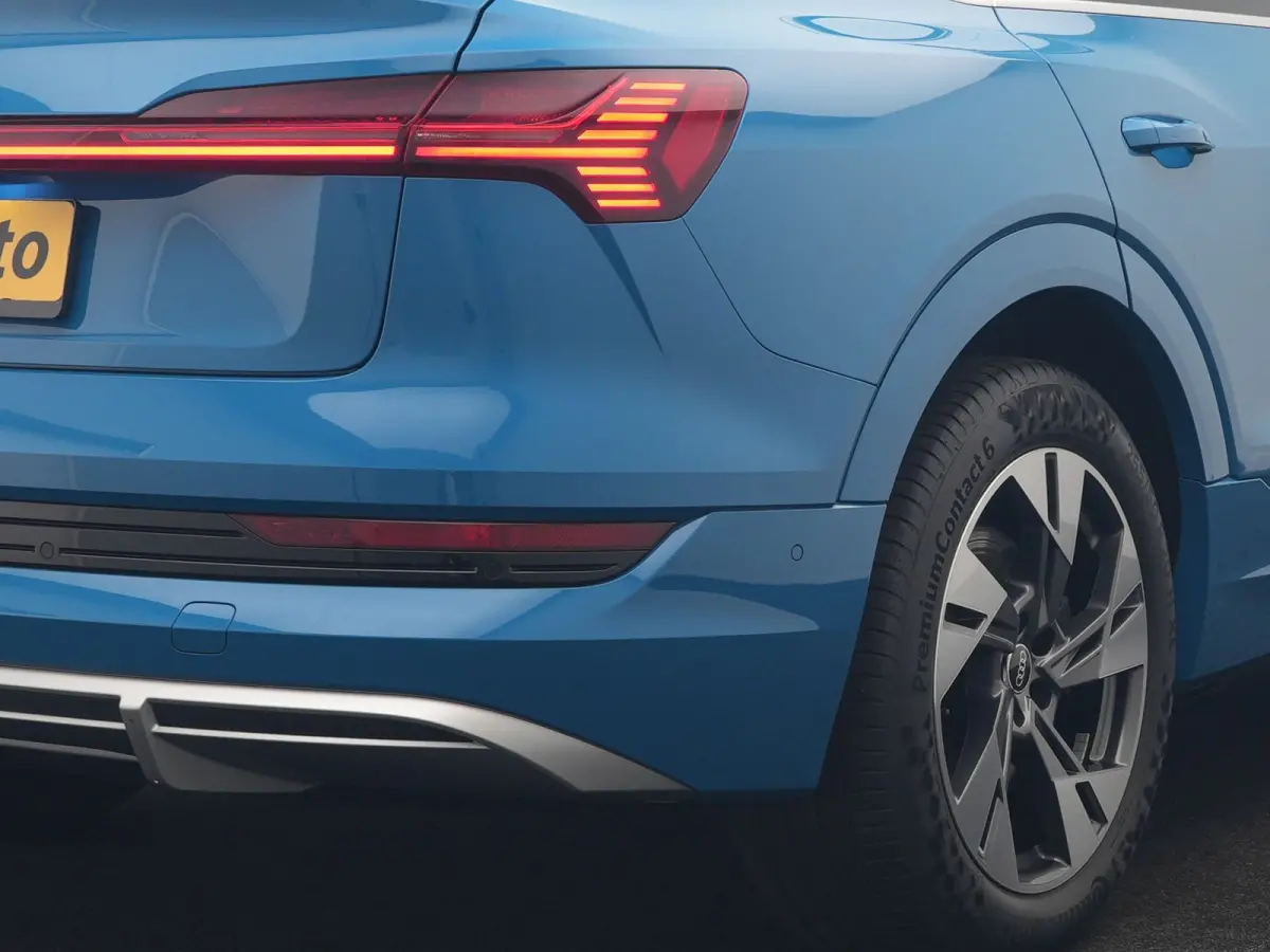 50 Quattro S Line 71 kWh 313pk Dealer O.H. | Luchtvering | Adaptive Cruise | Nachtzicht | Head Up | Camera | Alcantara Sportstoelen Verwarmd | Keyless | 20"L.M | Navigatie | DAB | Virtual Co