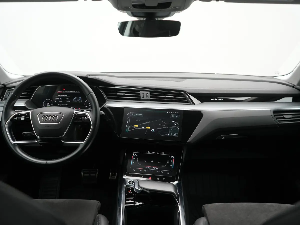 50 Quattro S Line 71 kWh 313pk Dealer O.H. | Luchtvering | Adaptive Cruise | Nachtzicht | Head Up | Camera | Alcantara Sportstoelen Verwarmd | Keyless | 20"L.M | Navigatie | DAB | Virtual Co