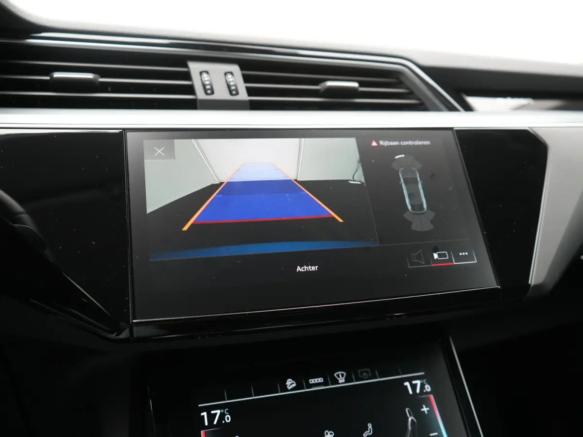 50 Quattro S Line 71 kWh 313pk Dealer O.H. | Luchtvering | Adaptive Cruise | Nachtzicht | Head Up | Camera | Alcantara Sportstoelen Verwarmd | Keyless | 20"L.M | Navigatie | DAB | Virtual Co