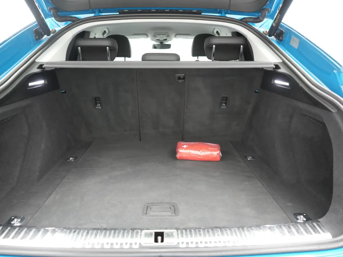 50 Quattro S Line 71 kWh 313pk Dealer O.H. | Luchtvering | Adaptive Cruise | Nachtzicht | Head Up | Camera | Alcantara Sportstoelen Verwarmd | Keyless | 20"L.M | Navigatie | DAB | Virtual Co
