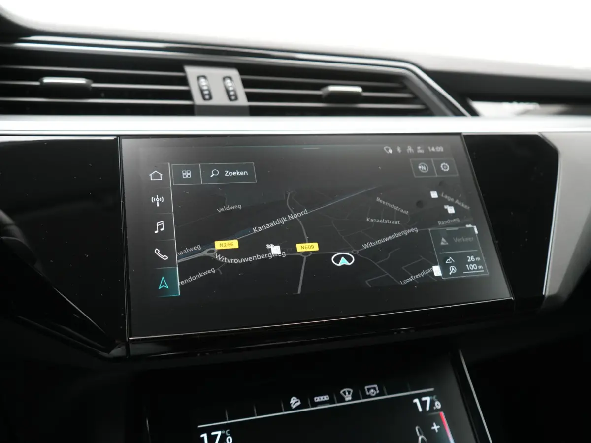 50 Quattro S Line 71 kWh 313pk Dealer O.H. | Luchtvering | Adaptive Cruise | Nachtzicht | Head Up | Camera | Alcantara Sportstoelen Verwarmd | Keyless | 20"L.M | Navigatie | DAB | Virtual Co
