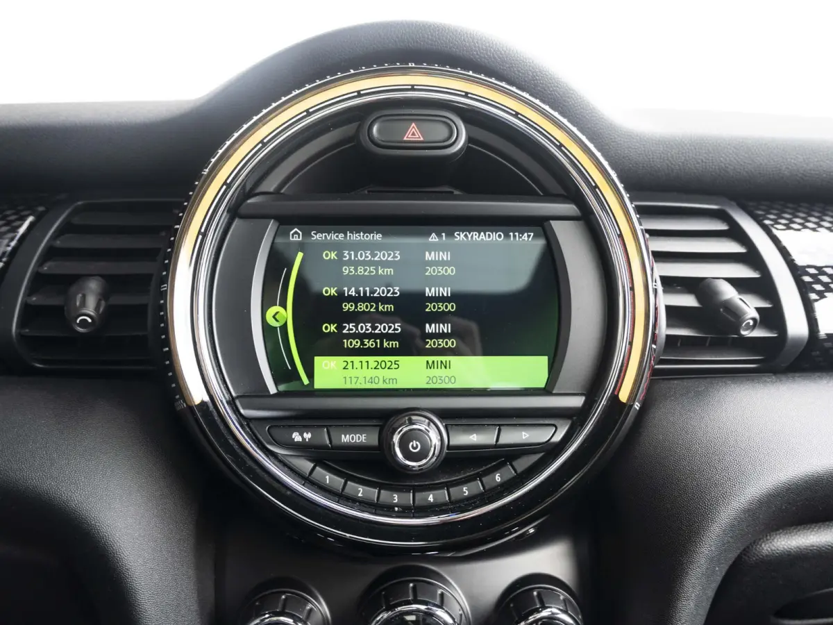 John Cooper Works Chili | Glazen panoramadak | Harman-Kardon | Stoelverwarming | 18" LM velgen JCW Cup Spoke 2-tone RFT |