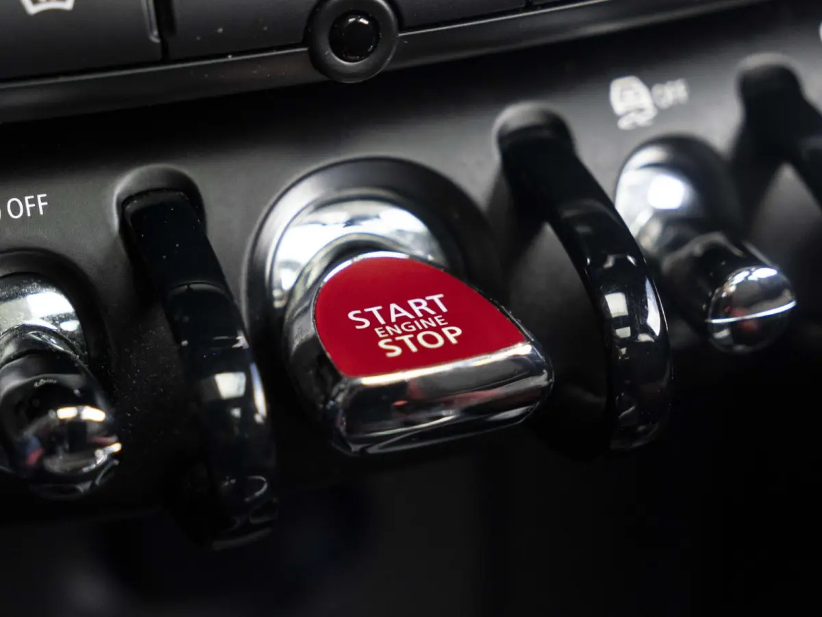 John Cooper Works Chili | Glazen panoramadak | Harman-Kardon | Stoelverwarming | 18" LM velgen JCW Cup Spoke 2-tone RFT |