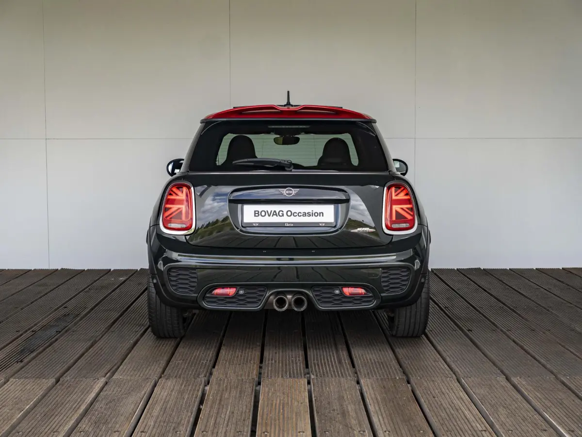 John Cooper Works Chili | Glazen panoramadak | Harman-Kardon | Stoelverwarming | 18" LM velgen JCW Cup Spoke 2-tone RFT |