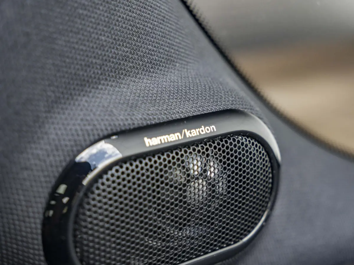 John Cooper Works Chili | Glazen panoramadak | Harman-Kardon | Stoelverwarming | 18" LM velgen JCW Cup Spoke 2-tone RFT |