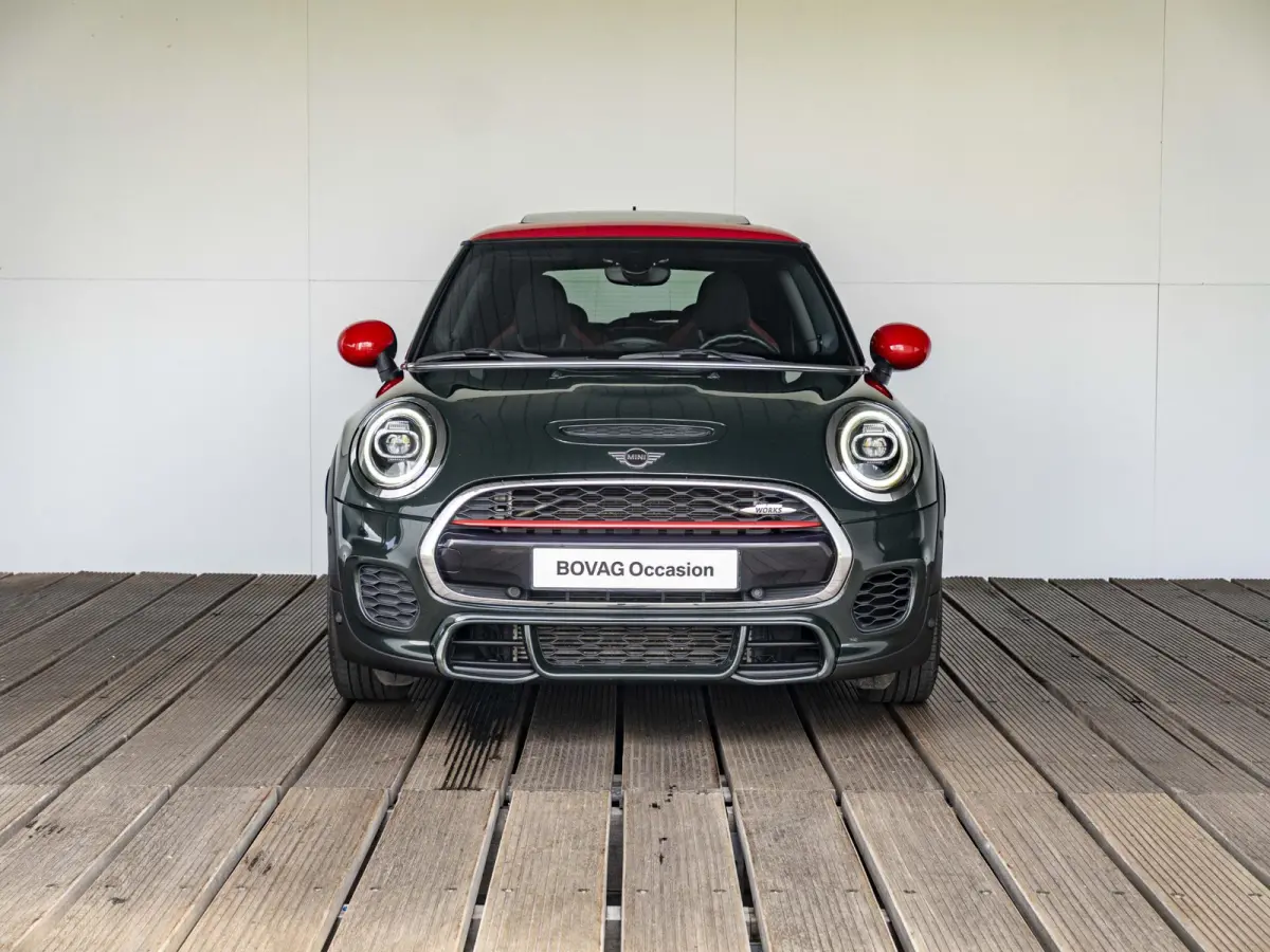 John Cooper Works Chili | Glazen panoramadak | Harman-Kardon | Stoelverwarming | 18" LM velgen JCW Cup Spoke 2-tone RFT |
