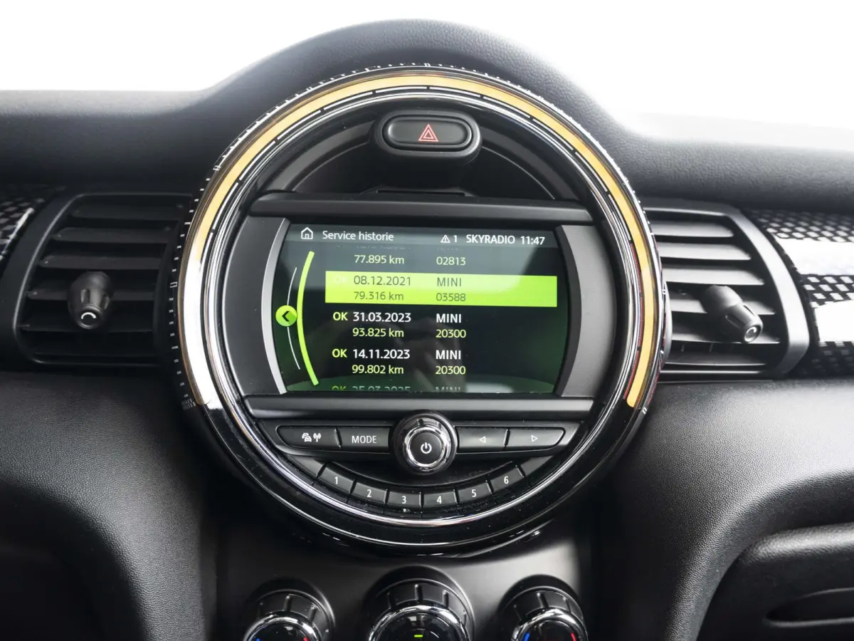 John Cooper Works Chili | Glazen panoramadak | Harman-Kardon | Stoelverwarming | 18" LM velgen JCW Cup Spoke 2-tone RFT |