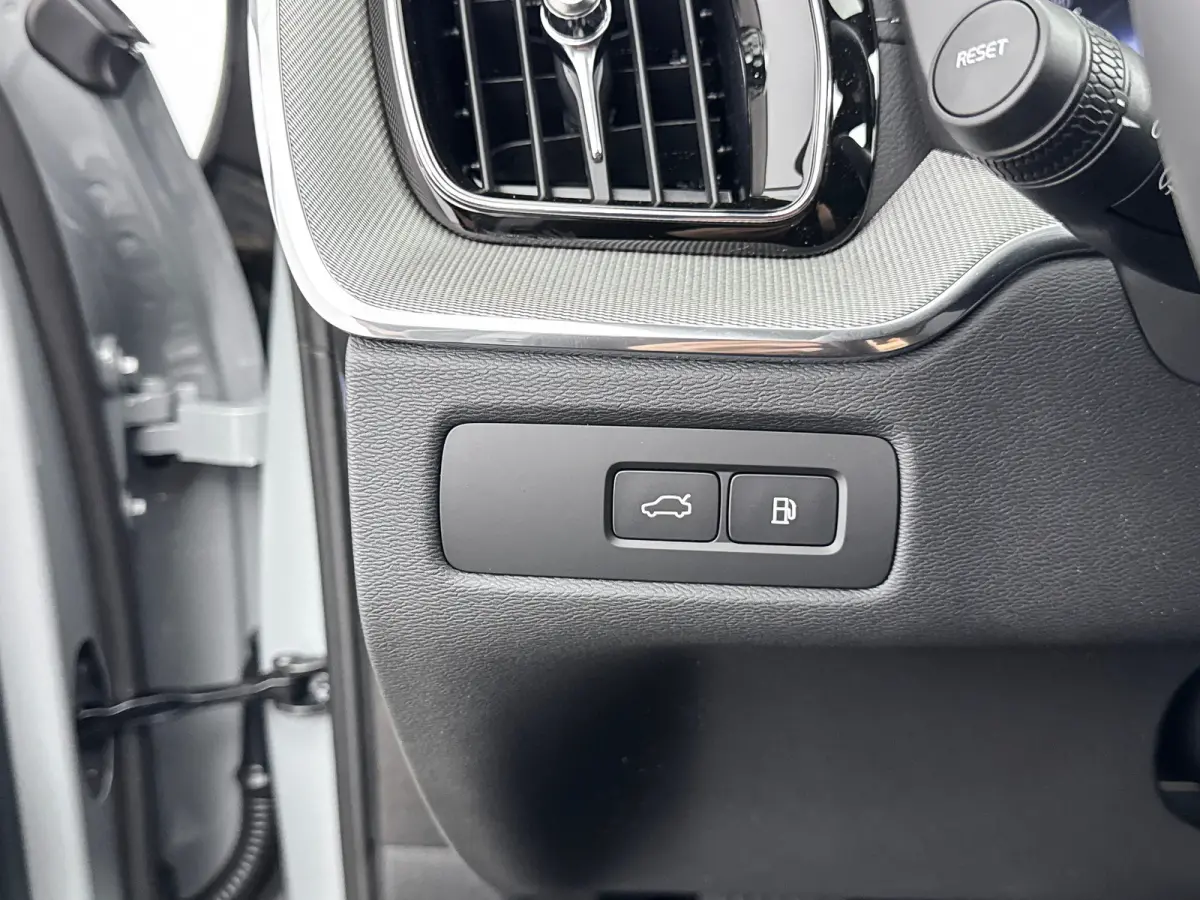 2.0 T8 Plug-in hybrid AWD Ultra Dark Exec. Ed. | 22" | Heico Diffusor | Getint & Gelamineerd Glas | Alarmklasse 3 | Black Edition Interieur | Luchtvering | Bowers & Wilkins | Geventileerd Na