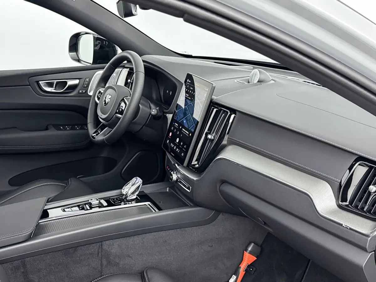 2.0 T8 Plug-in hybrid AWD Ultra Dark Exec. Ed. | 22" | Heico Diffusor | Getint & Gelamineerd Glas | Alarmklasse 3 | Black Edition Interieur | Luchtvering | Bowers & Wilkins | Geventileerd Na