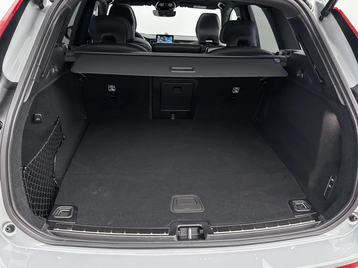 2.0 T8 Plug-in hybrid AWD Ultra Dark Exec. Ed. | 22" | Heico Diffusor | Getint & Gelamineerd Glas | Alarmklasse 3 | Black Edition Interieur | Luchtvering | Bowers & Wilkins | Geventileerd Na