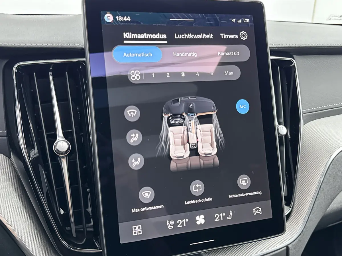 2.0 T8 Plug-in hybrid AWD Ultra Dark Exec. Ed. | 22" | Heico Diffusor | Getint & Gelamineerd Glas | Alarmklasse 3 | Black Edition Interieur | Luchtvering | Bowers & Wilkins | Geventileerd Na
