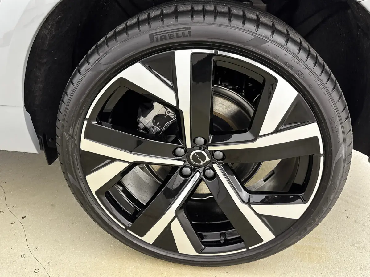 2.0 T8 Plug-in hybrid AWD Ultra Dark Exec. Ed. | 22" | Heico Diffusor | Getint & Gelamineerd Glas | Alarmklasse 3 | Black Edition Interieur | Luchtvering | Bowers & Wilkins | Geventileerd Na
