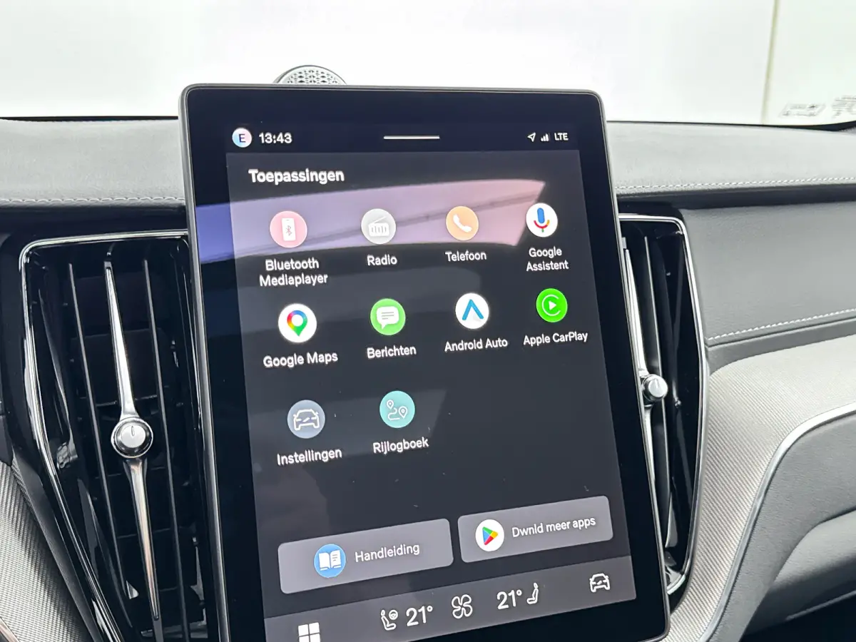 2.0 T8 Plug-in hybrid AWD Ultra Dark Exec. Ed. | 22" | Heico Diffusor | Getint & Gelamineerd Glas | Alarmklasse 3 | Black Edition Interieur | Luchtvering | Bowers & Wilkins | Geventileerd Na