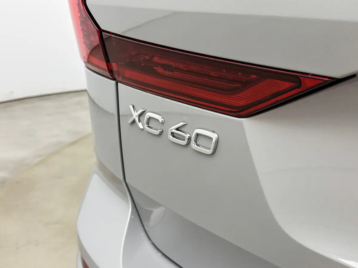 2.0 T8 Plug-in hybrid AWD Ultra Dark Exec. Ed. | 22" | Heico Diffusor | Getint & Gelamineerd Glas | Alarmklasse 3 | Black Edition Interieur | Luchtvering | Bowers & Wilkins | Geventileerd Na