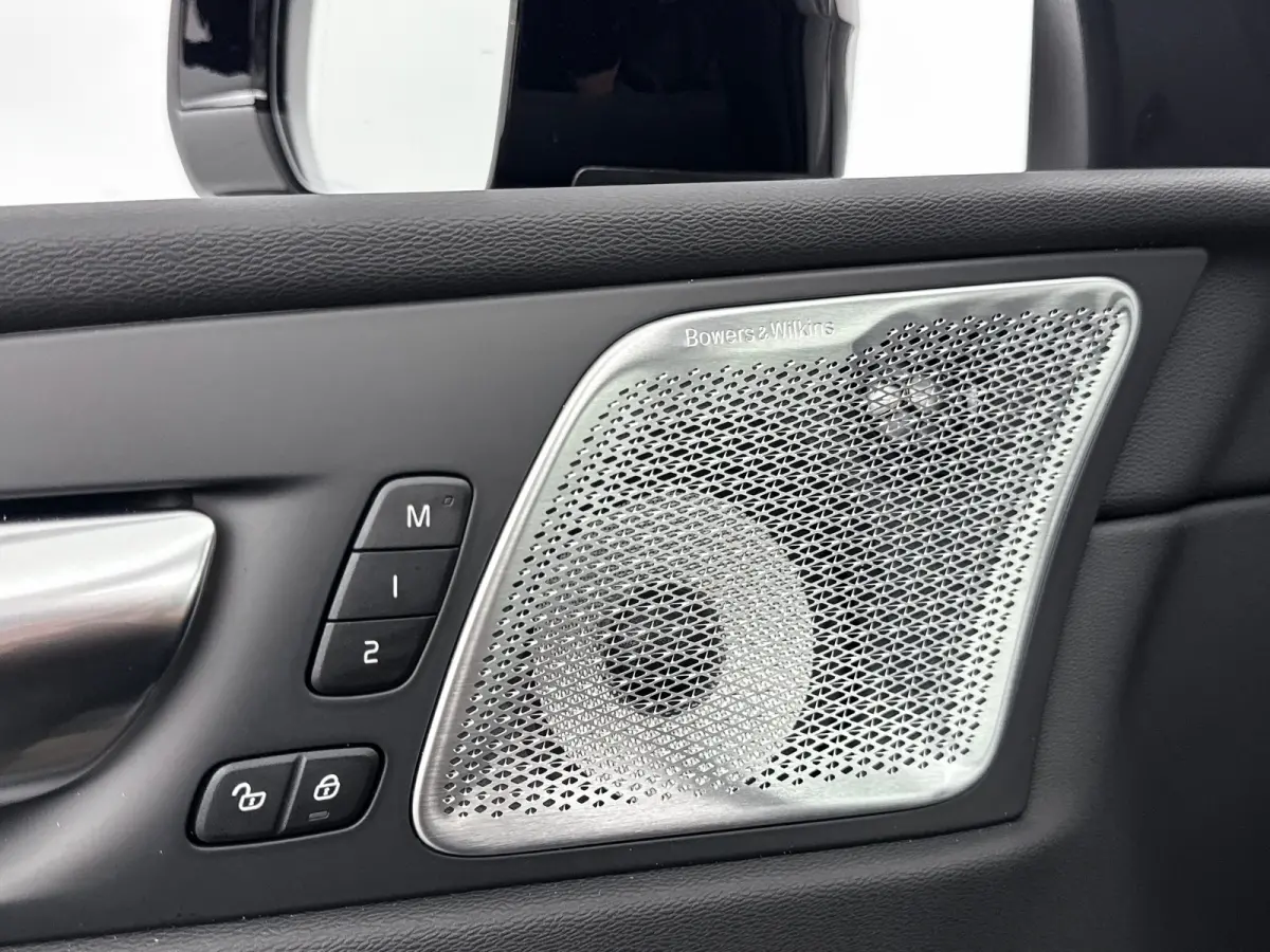 2.0 T8 Plug-in hybrid AWD Ultra Dark Exec. Ed. | 22" | Heico Diffusor | Getint & Gelamineerd Glas | Alarmklasse 3 | Black Edition Interieur | Luchtvering | Bowers & Wilkins | Geventileerd Na