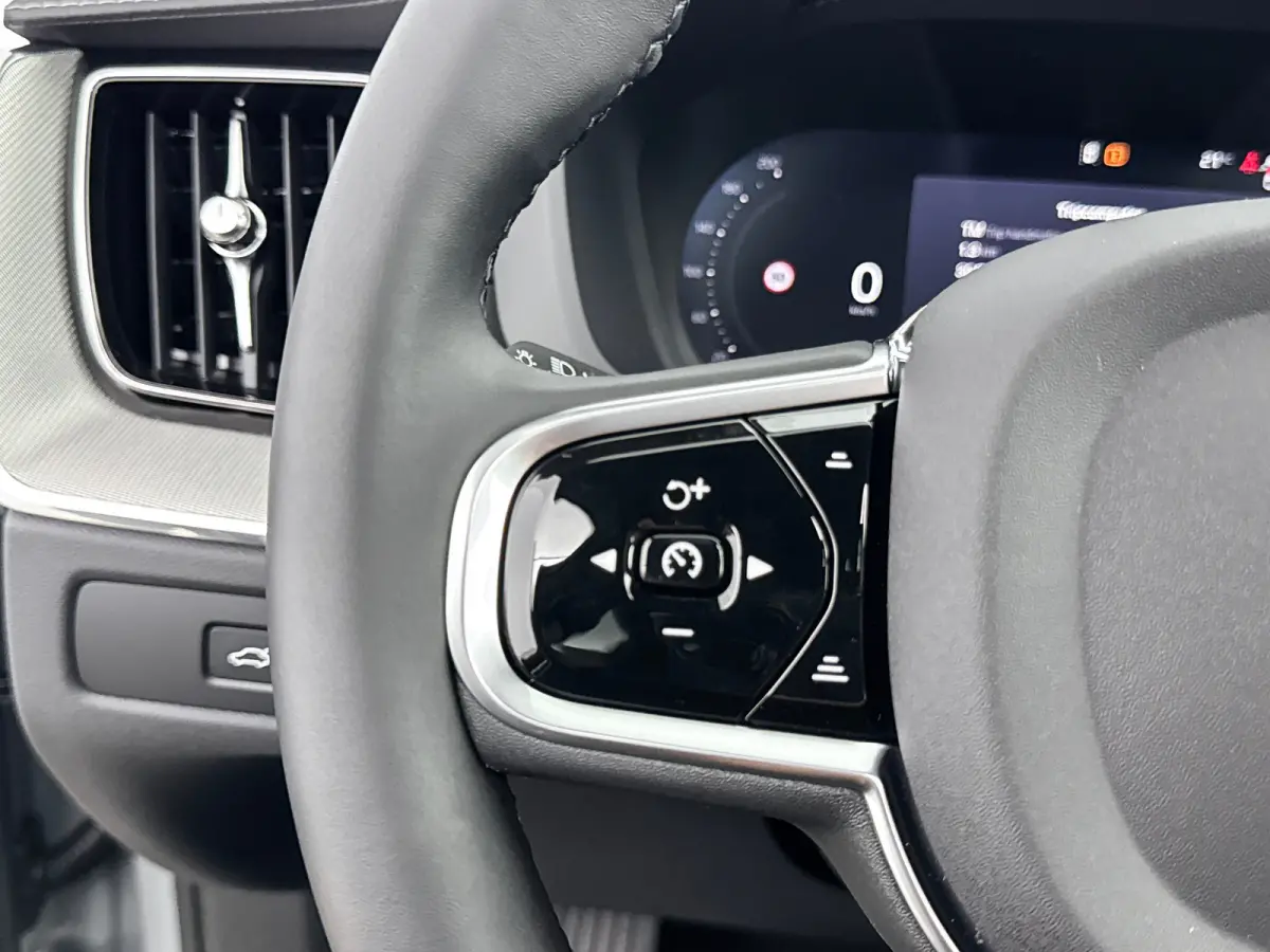 2.0 T8 Plug-in hybrid AWD Ultra Dark Exec. Ed. | 22" | Heico Diffusor | Getint & Gelamineerd Glas | Alarmklasse 3 | Black Edition Interieur | Luchtvering | Bowers & Wilkins | Geventileerd Na