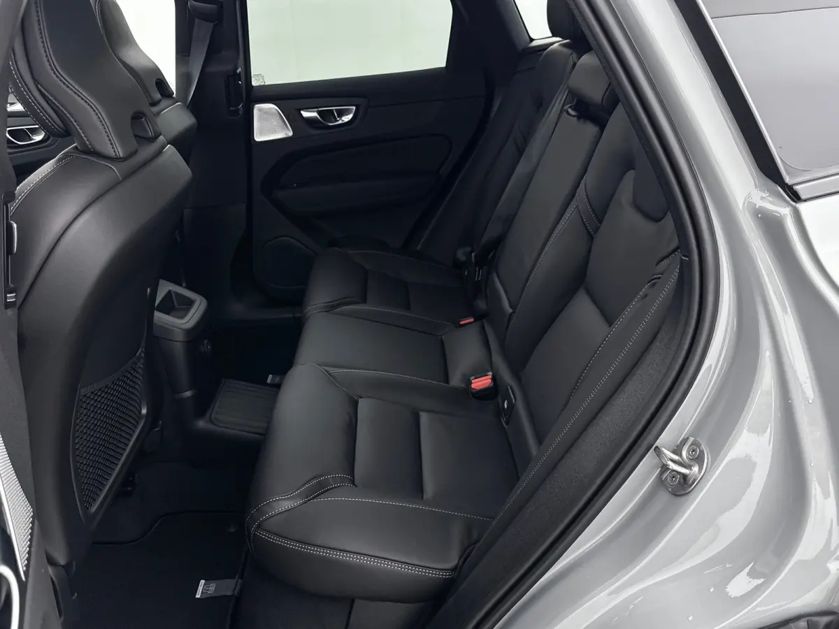 2.0 T8 Plug-in hybrid AWD Ultra Dark Exec. Ed. | 22" | Heico Diffusor | Getint & Gelamineerd Glas | Alarmklasse 3 | Black Edition Interieur | Luchtvering | Bowers & Wilkins | Geventileerd Na